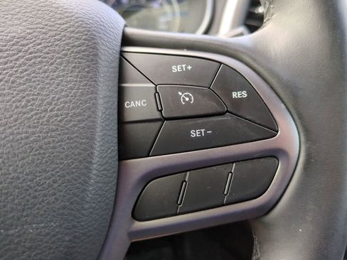 Used 2019 Jeep Cherokee Limited image 23