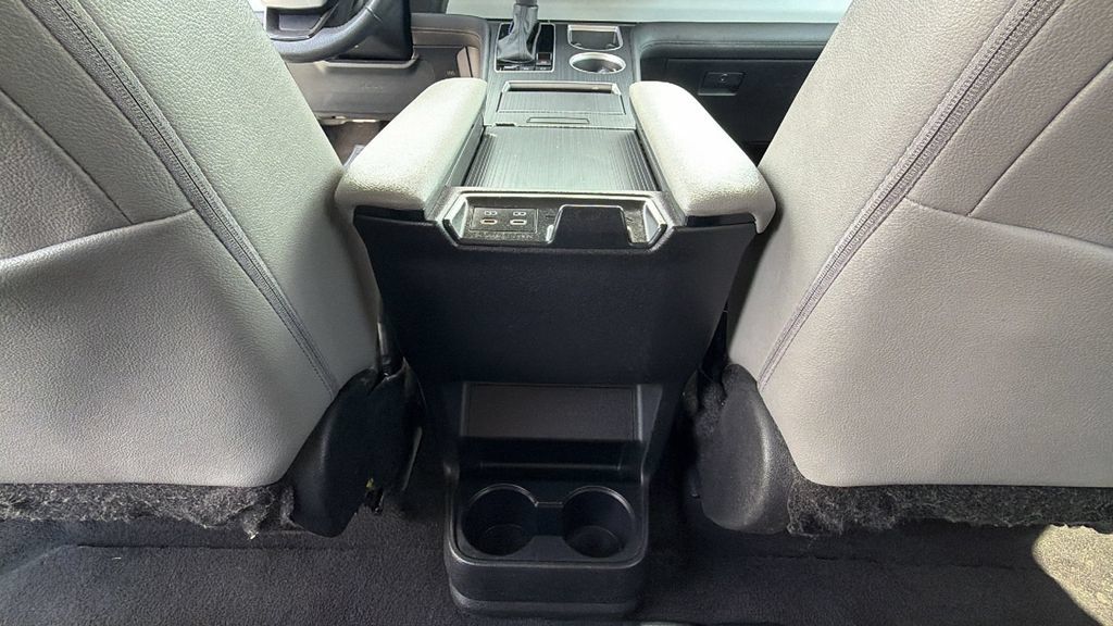 Certified 2025 Toyota Sienna XLE FWD image 25
