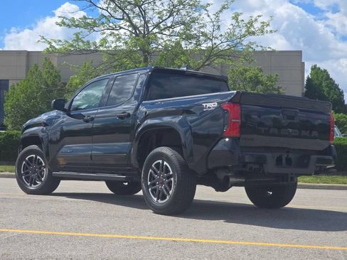 Used 2025 Toyota Tacoma TRD Sport AWD/4WD image 13