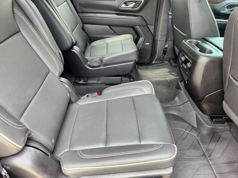 Used 2024 Chevrolet Suburban Premier w/ Premium Package 2 AWD/4WD image 32