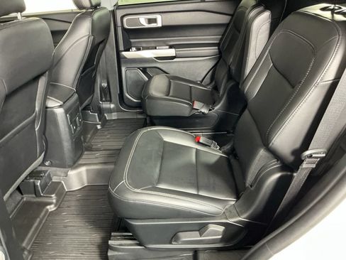 Used 2023 Ford Explorer XLT w/ Equipment Group 202A AWD/4WD image 13