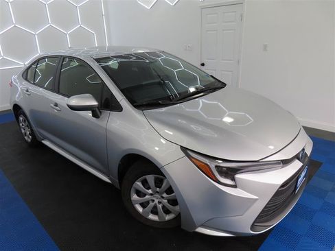 Used 2025 Toyota Corolla LE FWD image 6