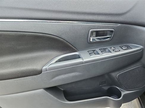 Used 2022 Mitsubishi Outlander Sport SE image 11