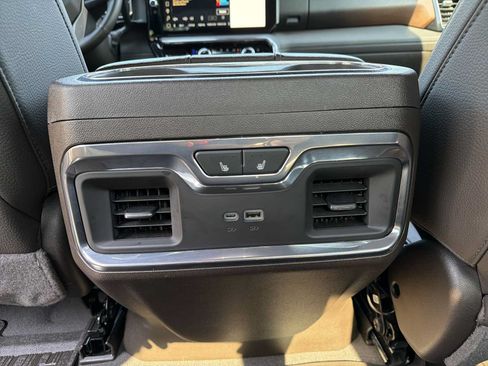 Used 2024 GMC Sierra 2500 Denali w/ Denali Reserve Package AWD/4WD image 4