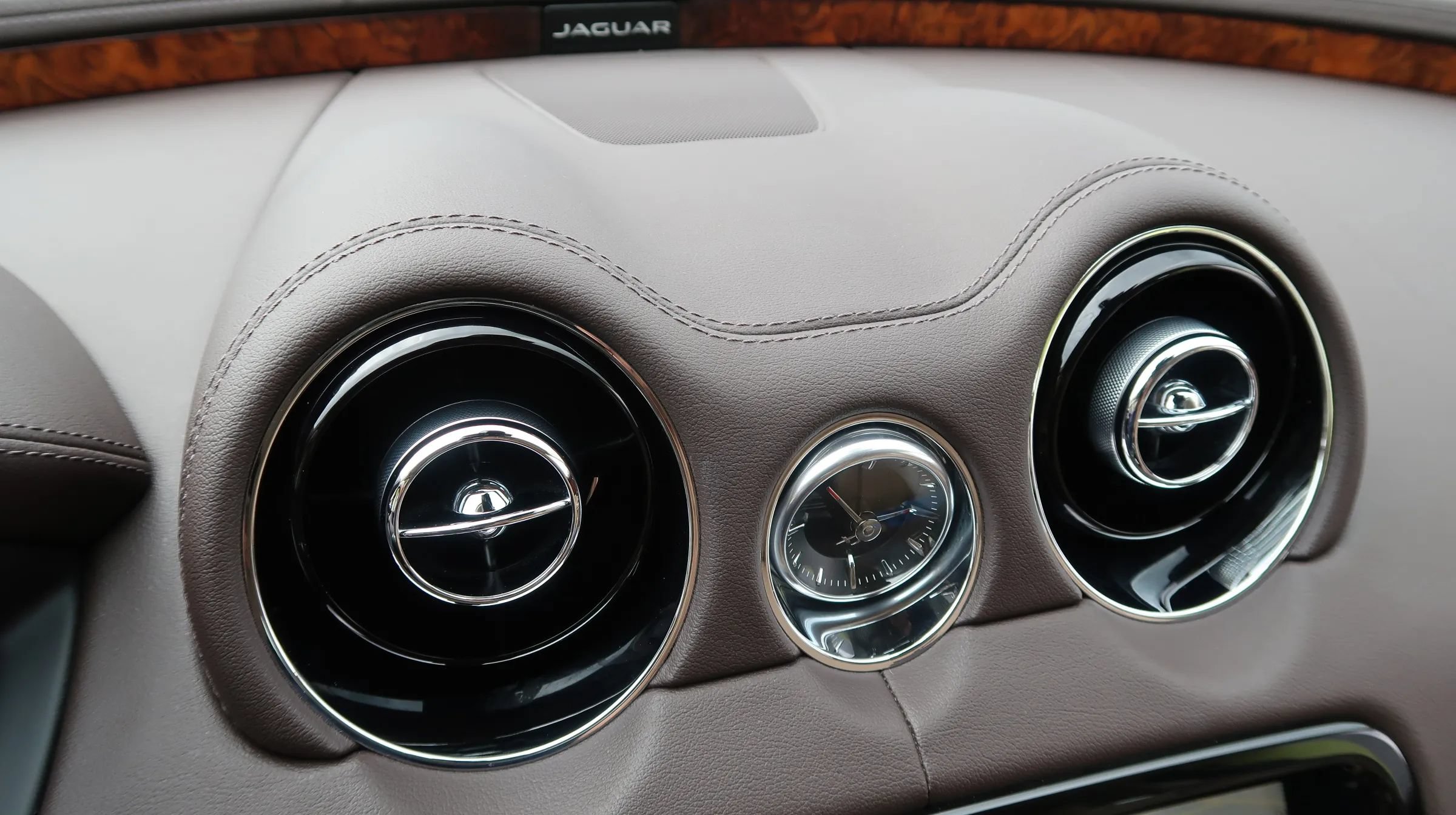 Used 2019 Jaguar XJ R-Sport RWD image 38
