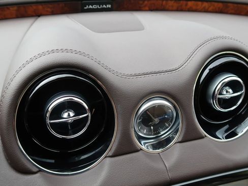 Used 2019 Jaguar XJ R-Sport RWD image 38