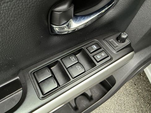 Used 2019 Nissan Titan SV image 16