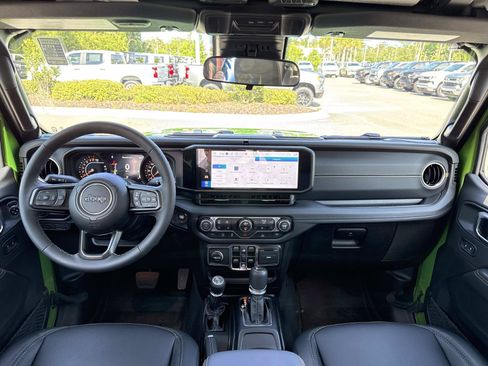 Used 2025 Jeep Gladiator Sport AWD/4WD image 12