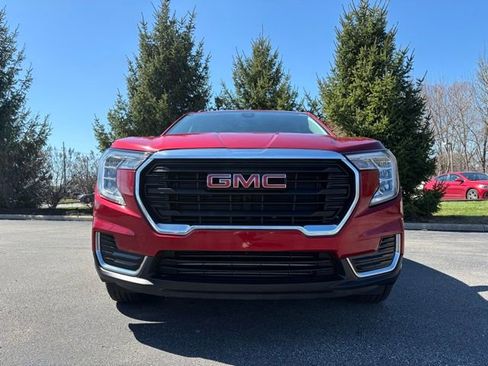 Used 2023 GMC Terrain SLE w/ Driver Convenience Package image 9