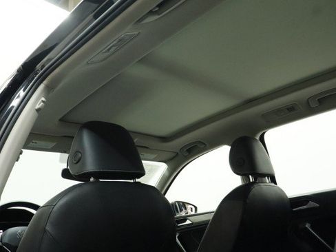 Used 2022 Volkswagen Tiguan SE FWD image 27