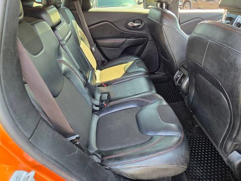Used 2014 Jeep Cherokee Trailhawk w/ Cold Weather Group AWD/4WD image 17