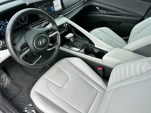 Used 2024 Hyundai Elantra Limited FWD image 10