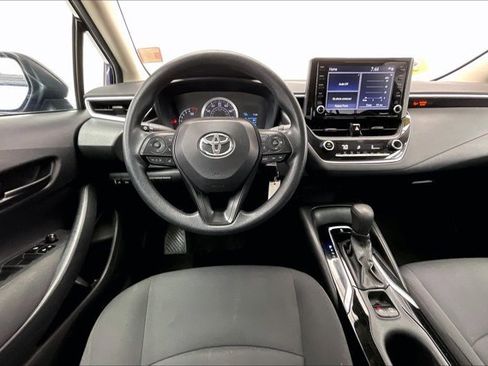 Used 2022 Toyota Corolla LE image 4