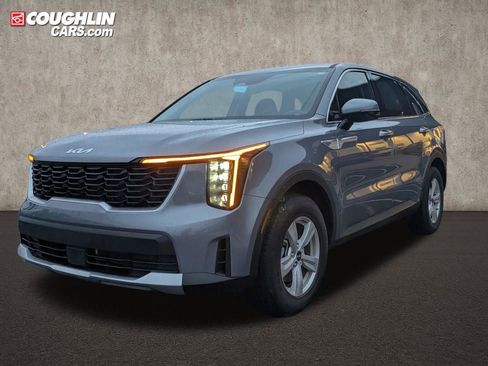 Used 2025 Kia Sorento LX image 3