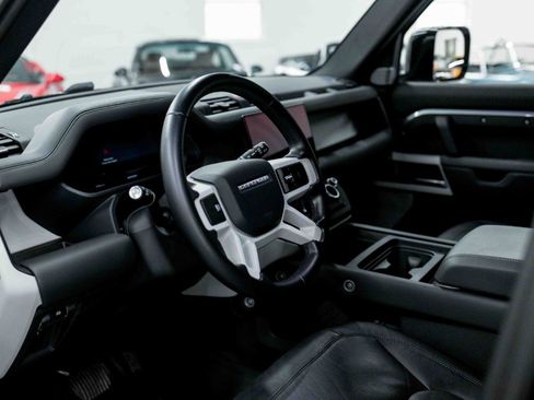Used 2023 Land Rover Defender 130 SE image 2