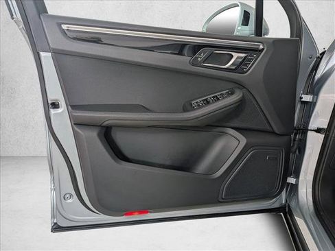 Certified 2025 Porsche Macan Turbo image 13