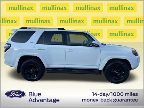 Used 2022 Toyota 4Runner SR5 Premium w/ Moonroof Package image 2