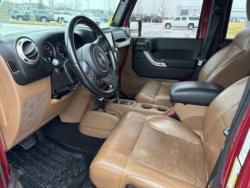 Used 2012 Jeep Wrangler Unlimited Sahara w/ Dual Top Group AWD/4WD image 7
