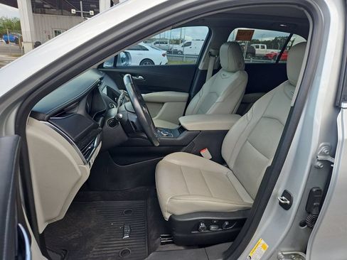 Used 2019 Cadillac XT4 Premium Luxury w/ Enhanced Visibility Package FWD image 3
