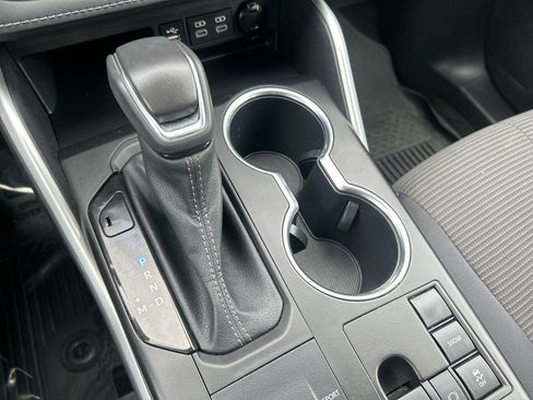 Used 2023 Toyota Highlander LE image 12