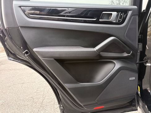 Used 2019 Porsche Cayenne E-Hybrid image 27