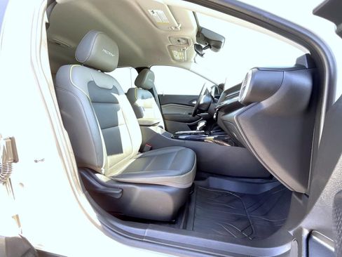 Certified 2024 Chevrolet Trax ACTIV FWD image 15