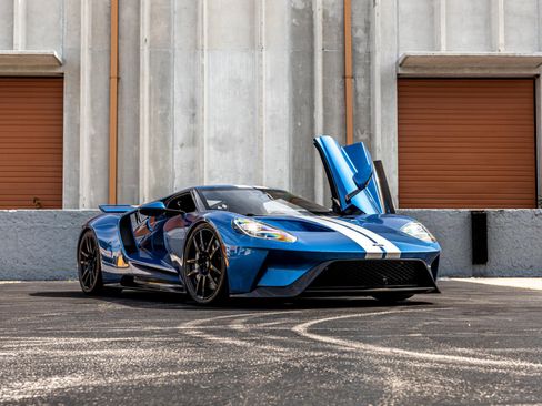Used 2019 Ford GT image 3