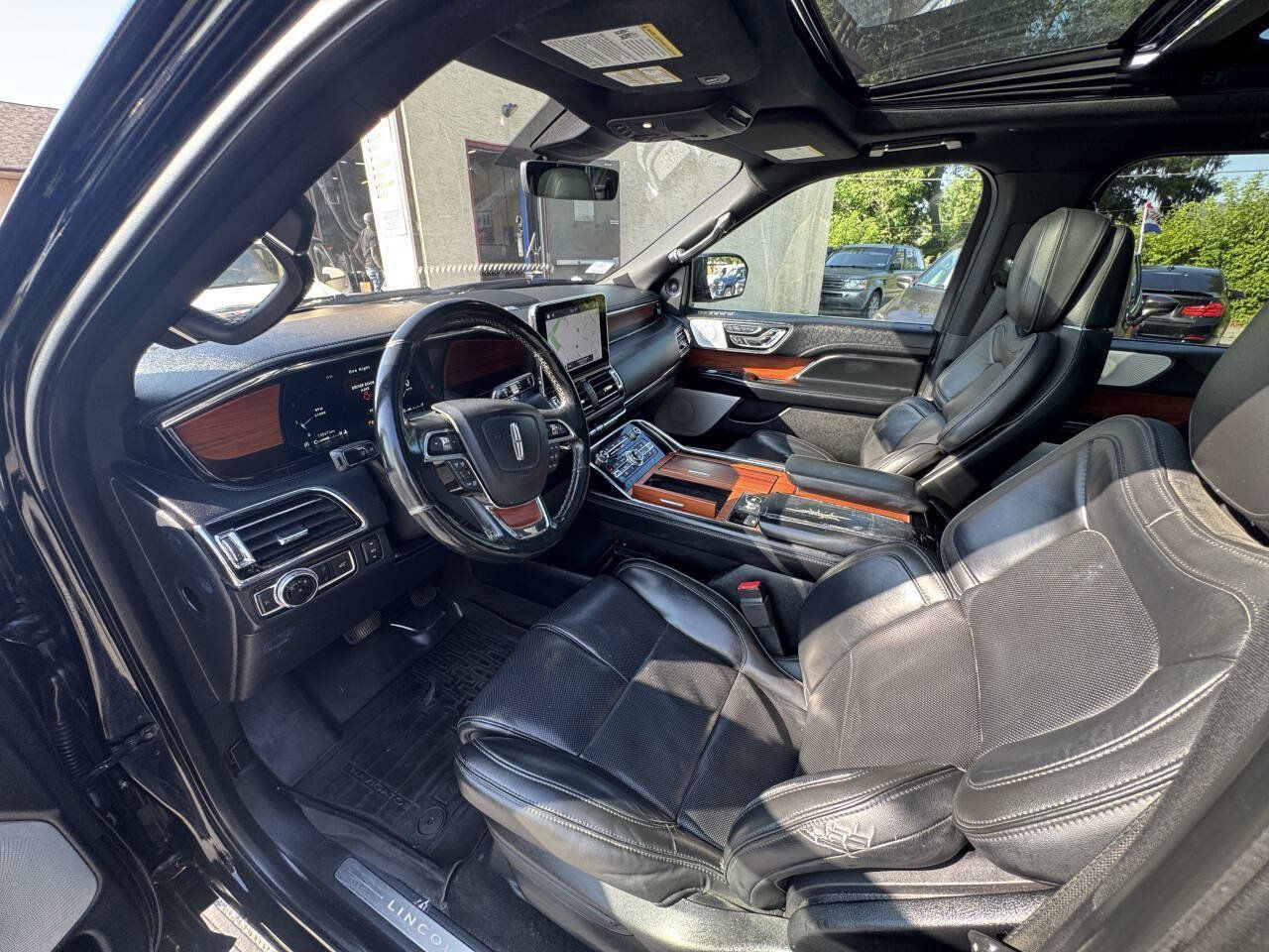 Used 2018 Lincoln Navigator Reserve w/ Technology Package AWD/4WD image 40