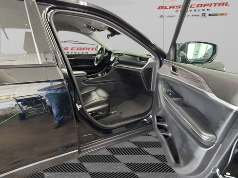 Used 2023 Jeep Grand Cherokee Limited AWD/4WD image 13