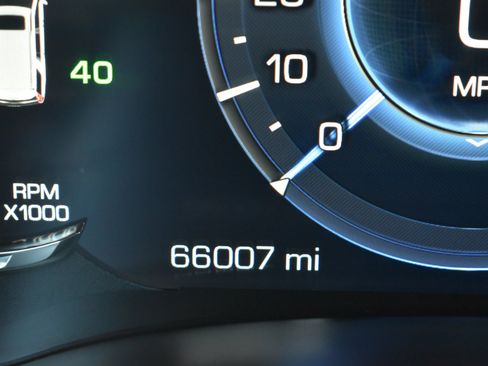 Used 2018 Cadillac Escalade Premium Luxury image 18