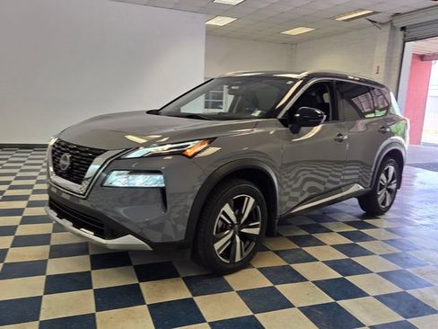 Used 2023 Nissan Rogue Platinum FWD image 3
