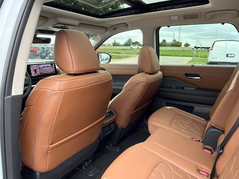 Used 2026 Nissan Pathfinder Platinum w/ Cargo Package AWD/4WD image 16
