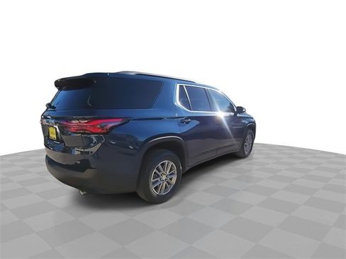 Used 2023 Chevrolet Traverse LT image 8