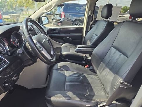 Used 2013 Chrysler Town & Country Touring FWD image 23