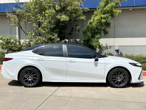 Used 2025 Toyota Camry XSE FWD image 3