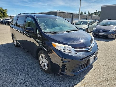 Used 2019 Toyota Sienna LE image 7