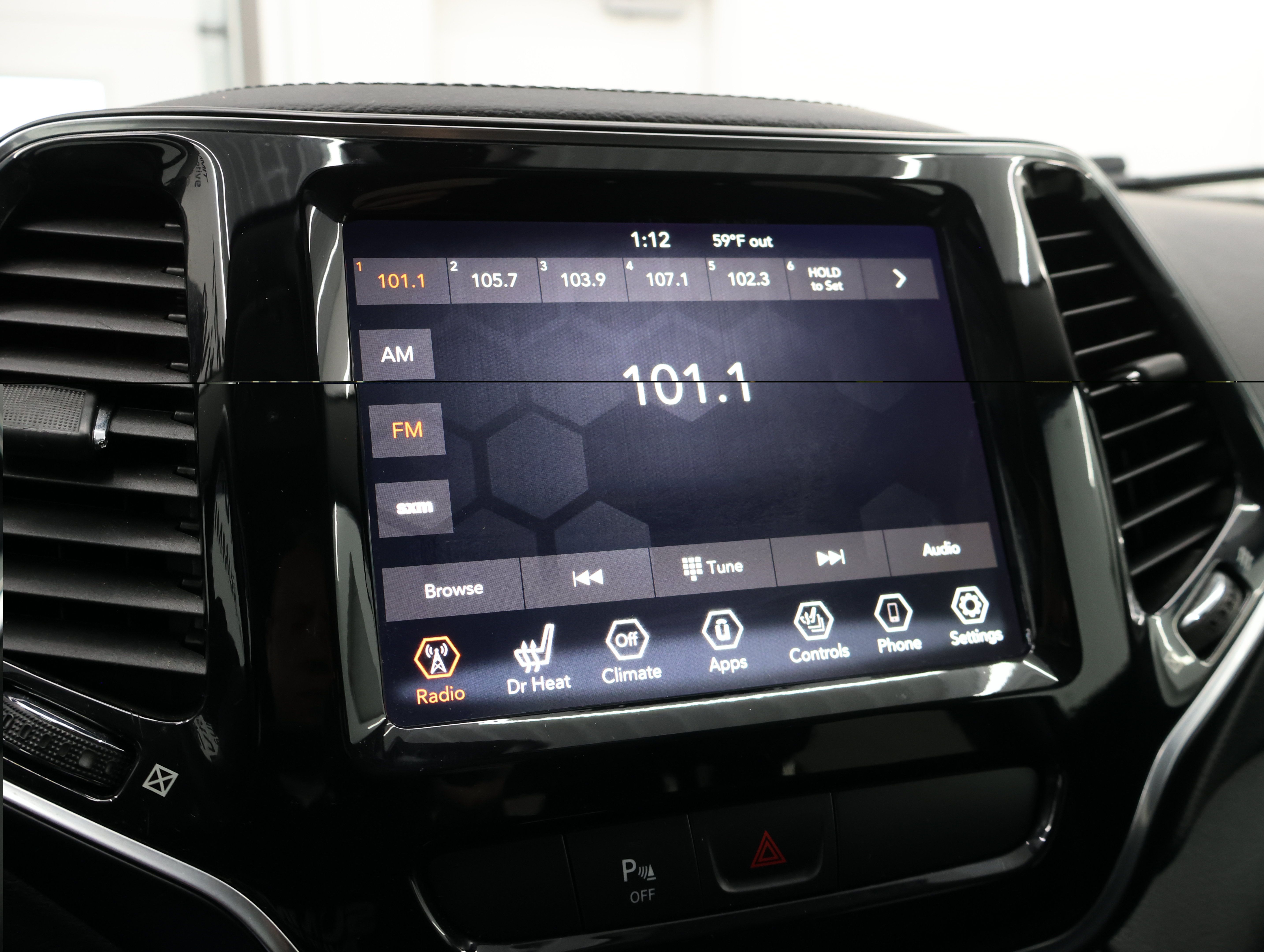 Used 2019 Jeep Cherokee Limited w/ Trailer Tow Group AWD/4WD image 46