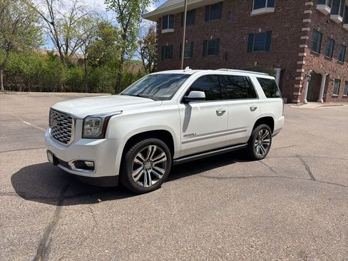 Used 2018 GMC Yukon Denali w/ Denali Ultimate Package AWD/4WD image 3