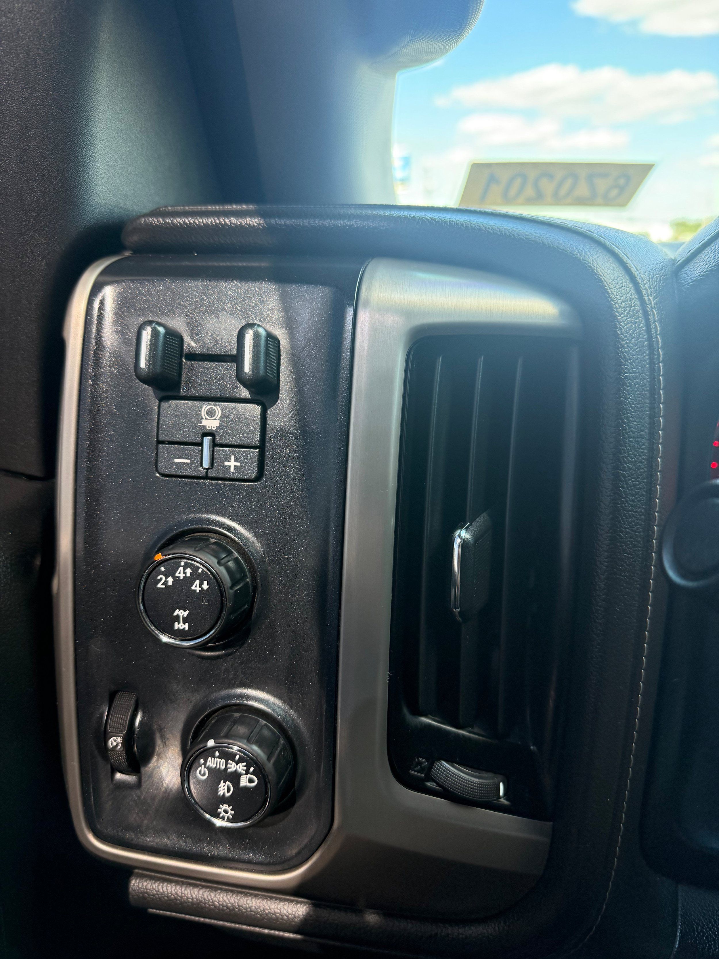Used 2016 GMC Sierra 2500 Denali w/ Duramax Plus Package AWD/4WD image 17