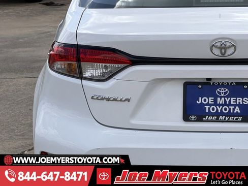 Used 2025 Toyota Corolla LE image 10