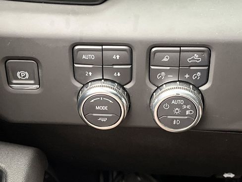 Used 2025 GMC Sierra 2500 AT4 w/ AT4 Premium Plus Package AWD/4WD image 23