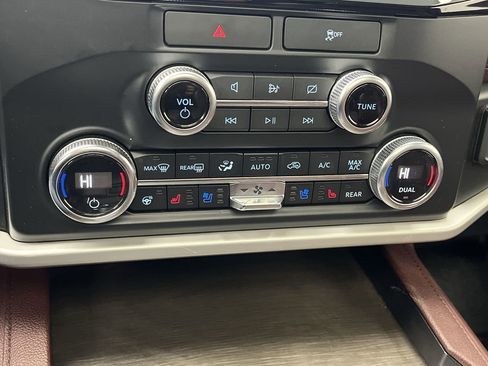 Used 2022 Ford Expedition Limited image 25