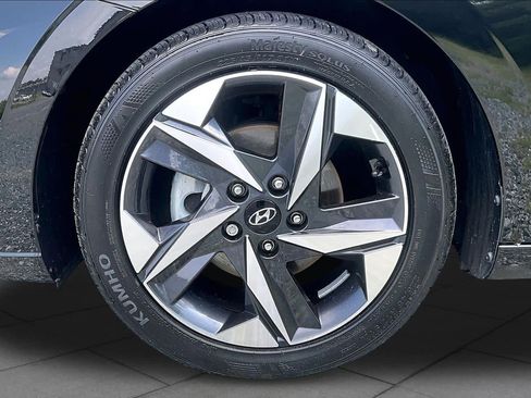 Used 2023 Hyundai Elantra SEL w/ Convenience Package FWD image 11