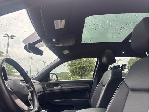 Used 2020 Volkswagen Atlas Cross Sport SE w/ Panoramic Sunroof Package FWD image 13