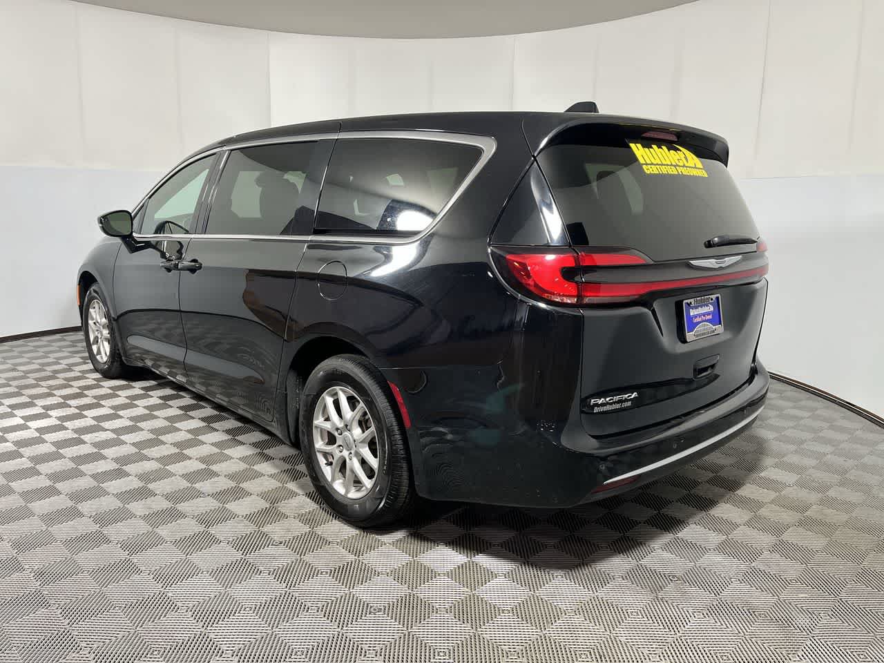 Used 2025 Chrysler Pacifica Select FWD image 6