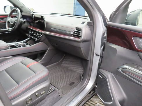 Used 2024 Chevrolet Traverse RS w/ LPO, Floor Liner Package image 35