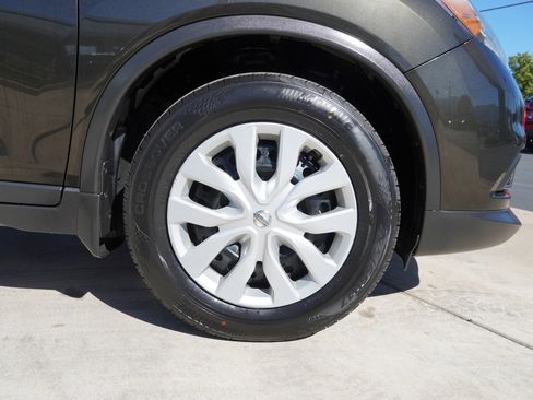 Used 2016 Nissan Rogue S w/ Appearance Package image 10