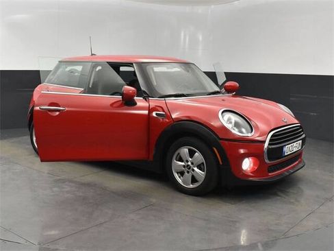 Used 2020 MINI Cooper 2-Door Hardtop w/ Storage Package image 25