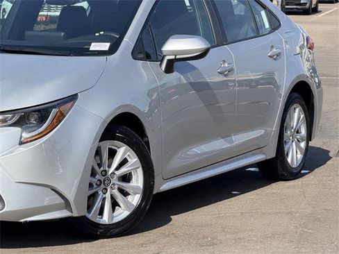 Certified 2025 Toyota Corolla LE image 3