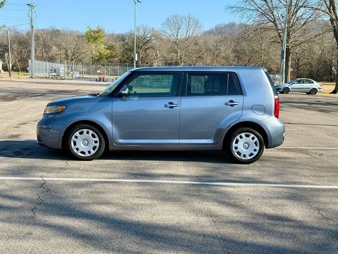 Used 2010 Scion xB image 3